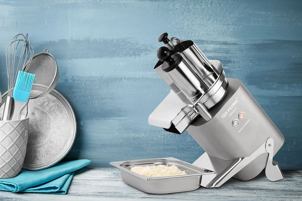 TED FEUMA smart Gemüseschneider mit einer Schüssel Weißkraut in der Küche